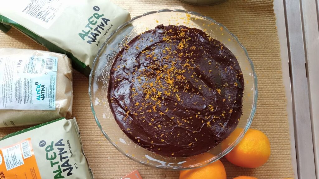 PASTEL DE CACAO Y NARANJA CON CANELA