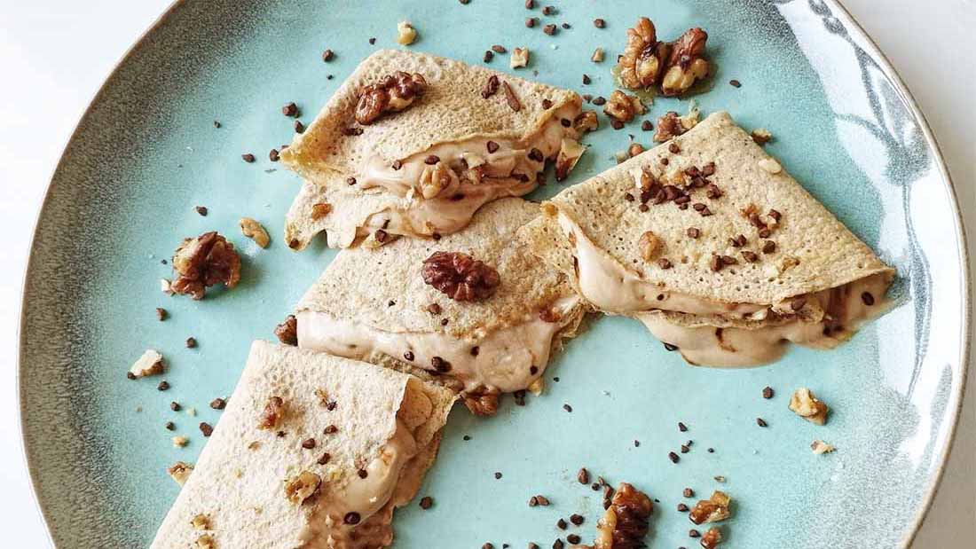 Receta de crepes de caramelo rellenas de yogur de café